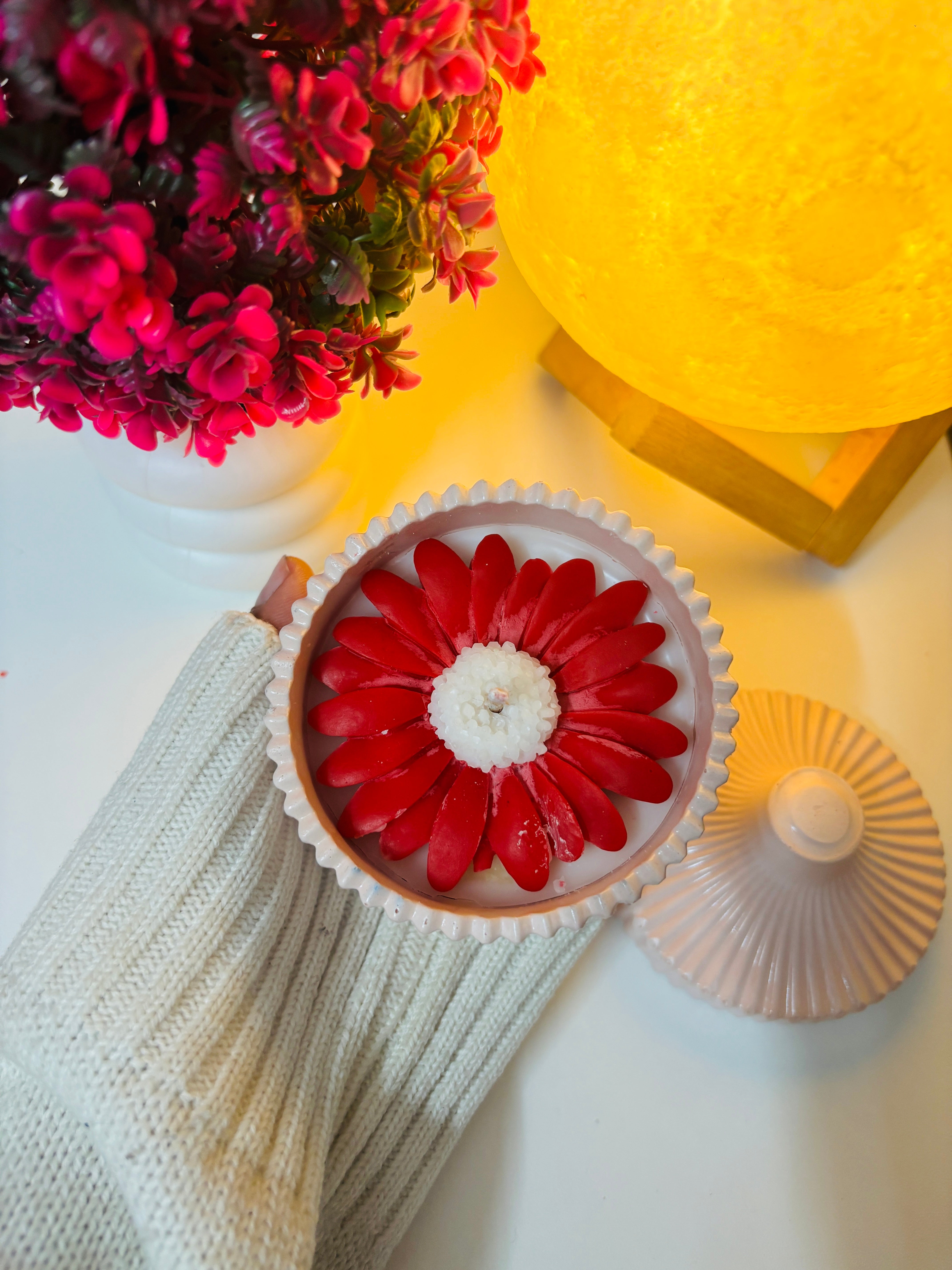 Concrete Candle (with daisy)