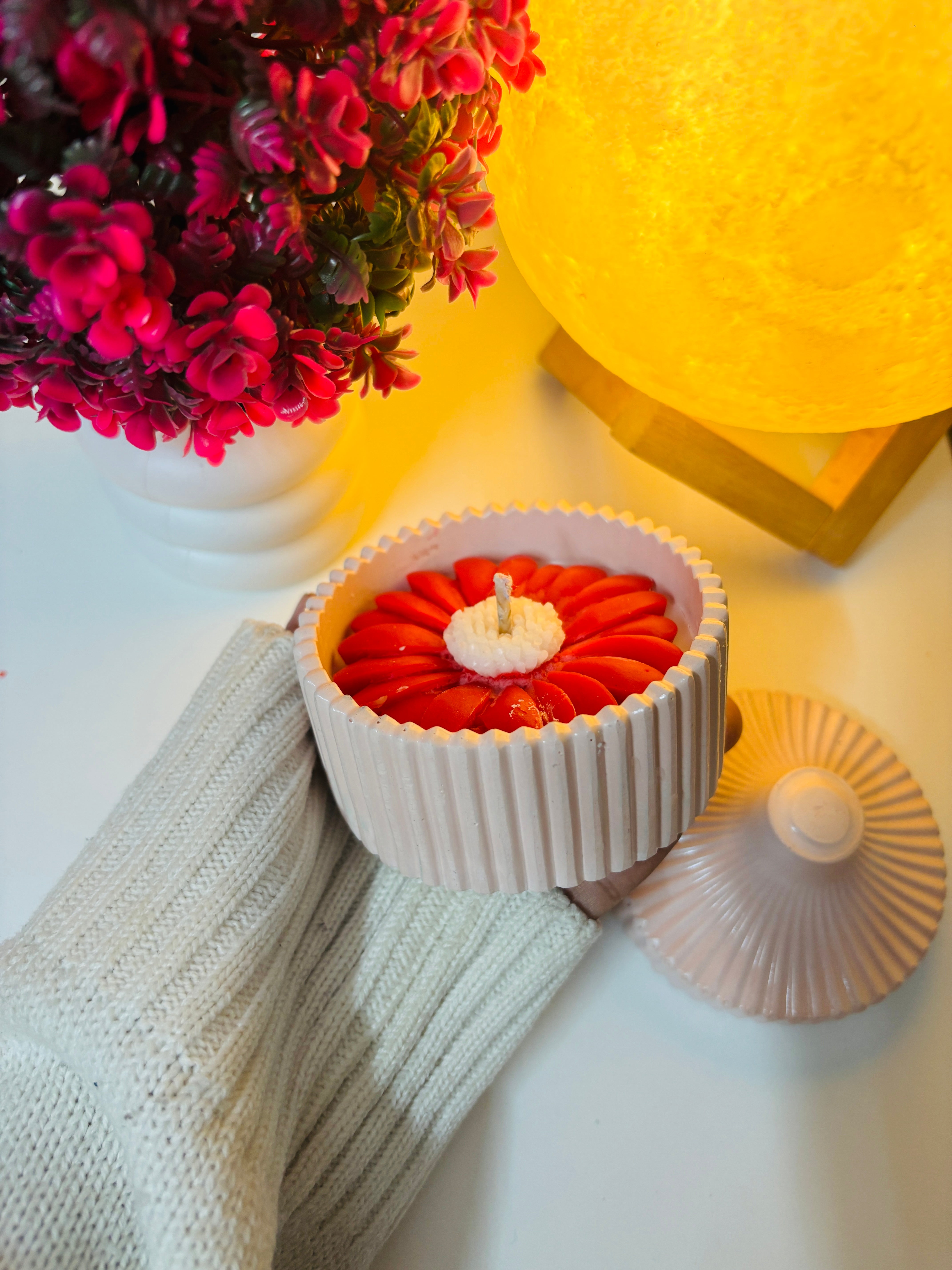 Concrete Candle (with daisy)