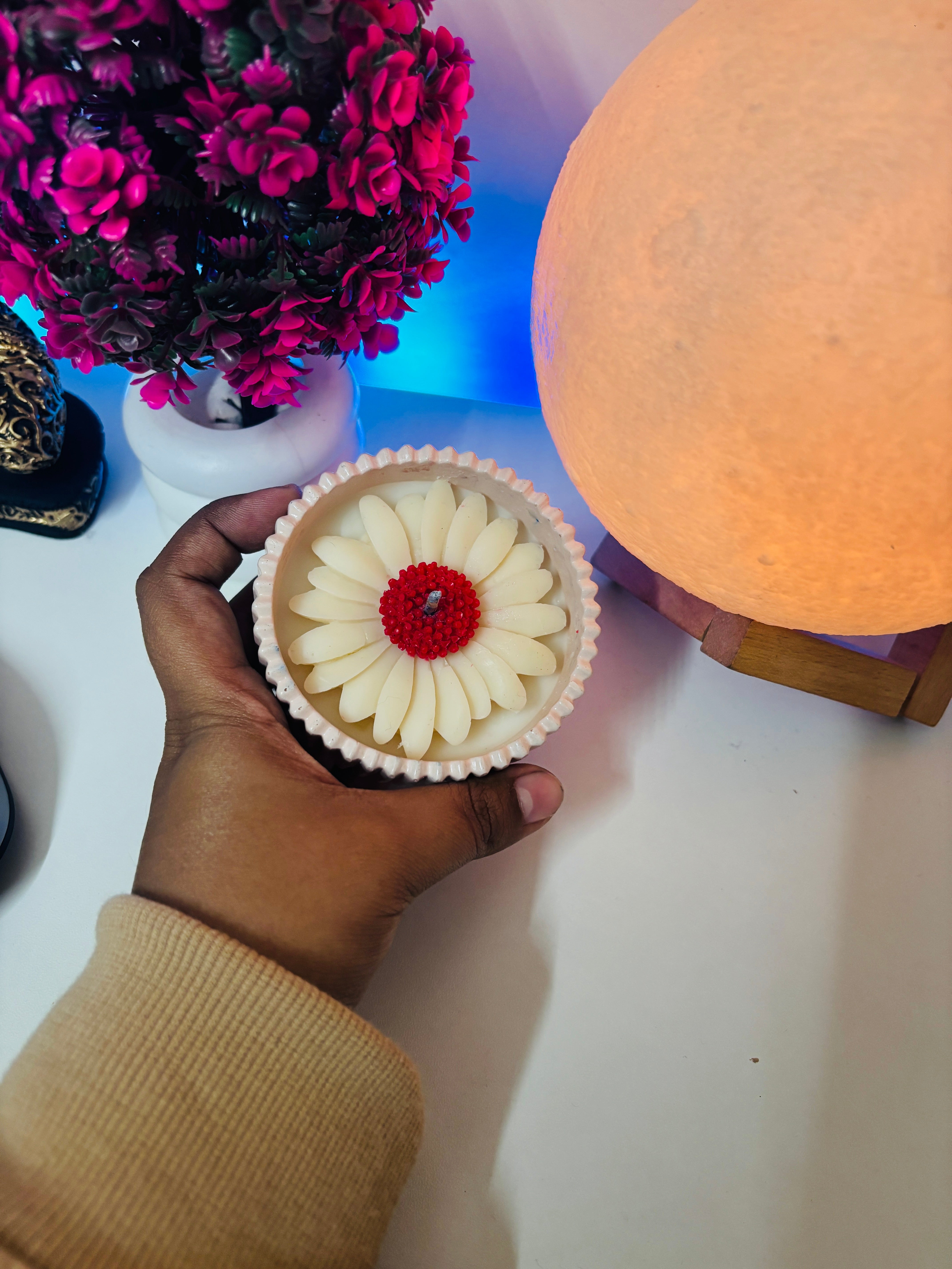 Concrete Candle (with daisy)